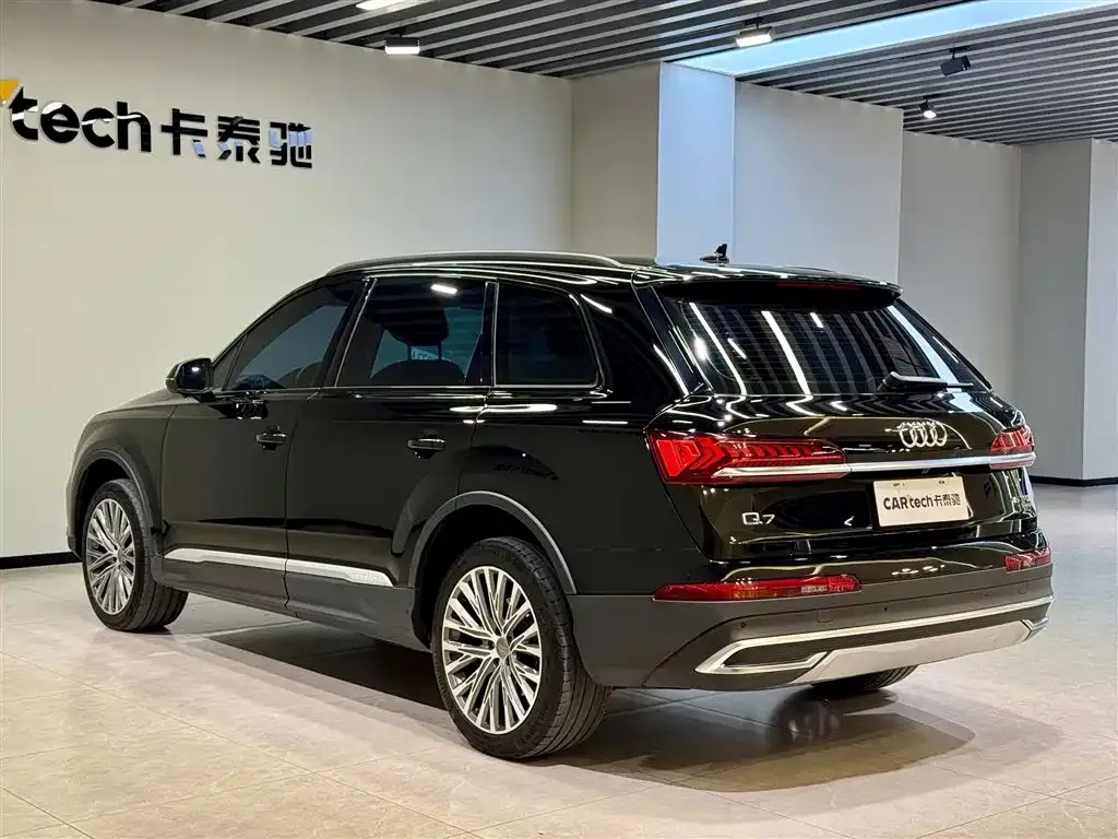 Audi Q7 — фото 9
