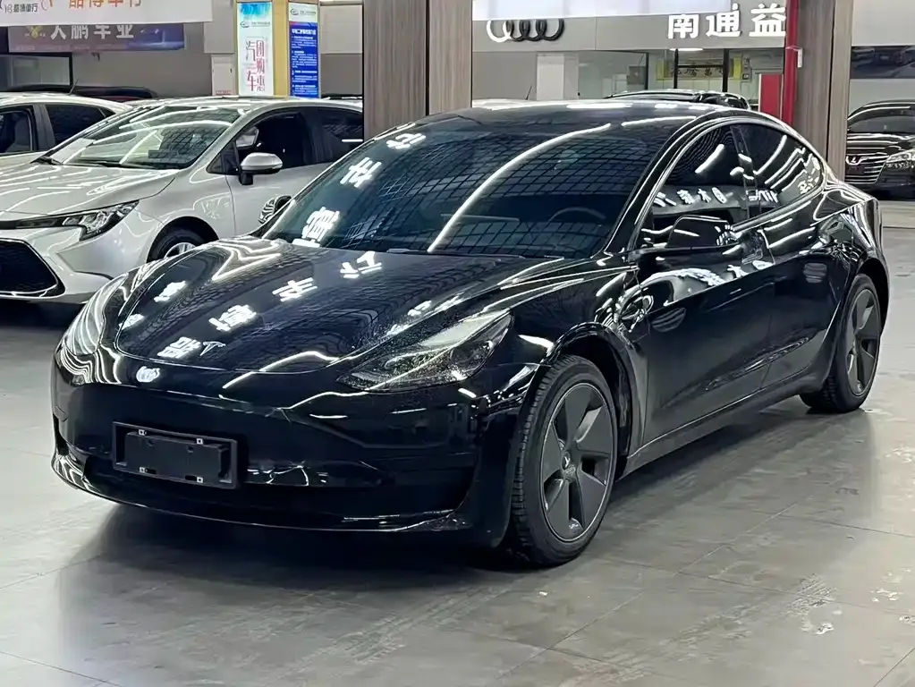 Tesla Model 3 — фото 5