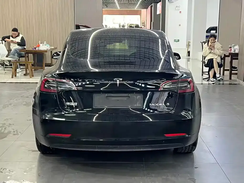 Tesla Model 3 — фото 7