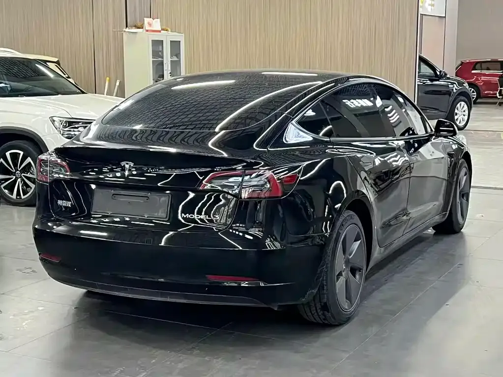 Tesla Model 3 — фото 2