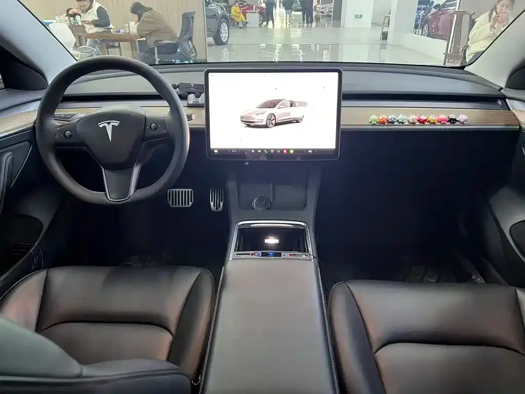 Tesla Model 3 — фото 8