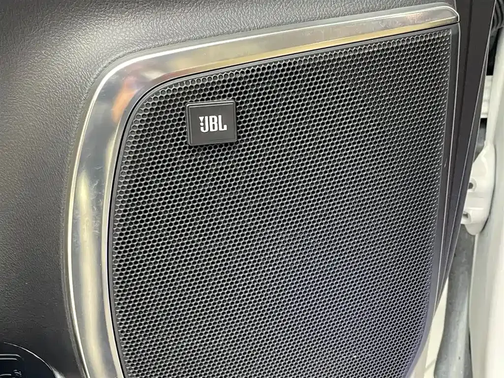 Toyota Alphard — фото 10