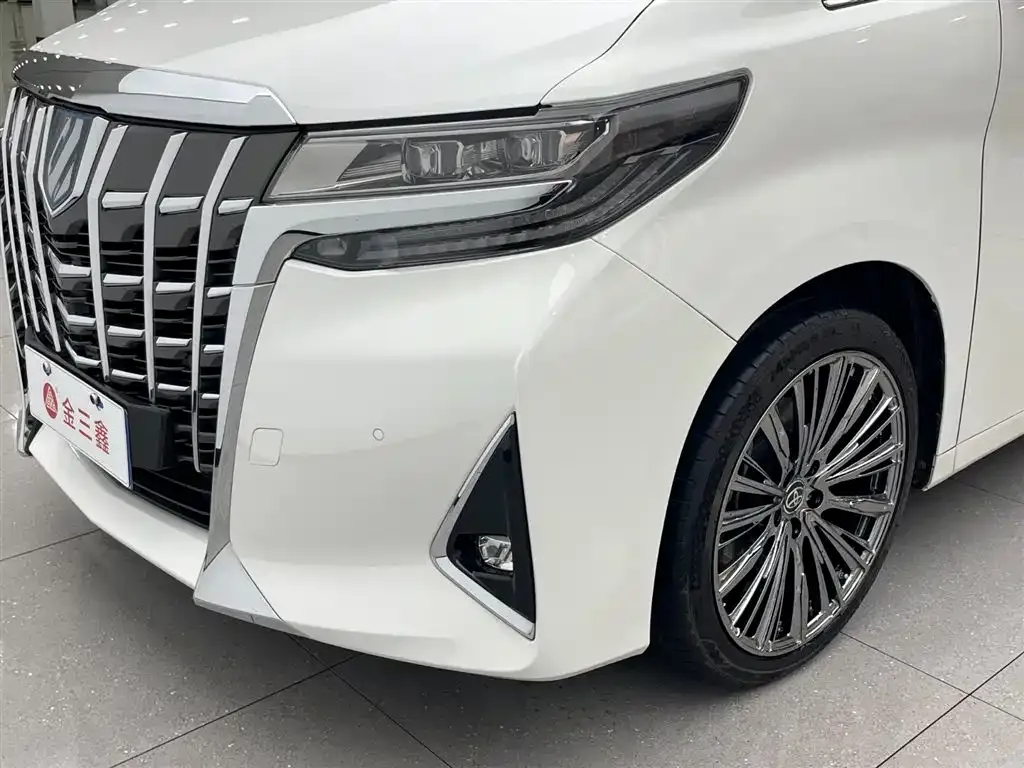 Toyota Alphard — фото 6