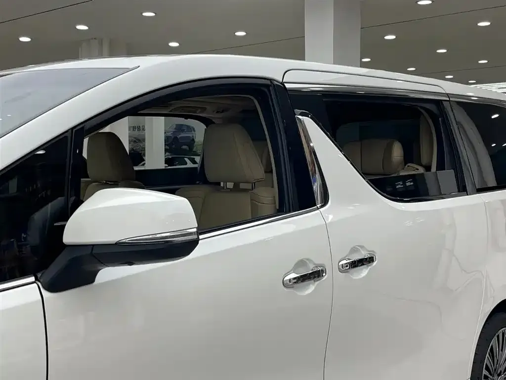 Toyota Alphard — фото 7