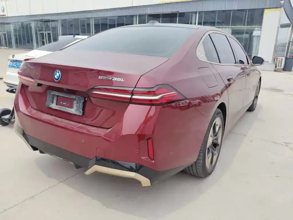 BMW i5 — фото 3