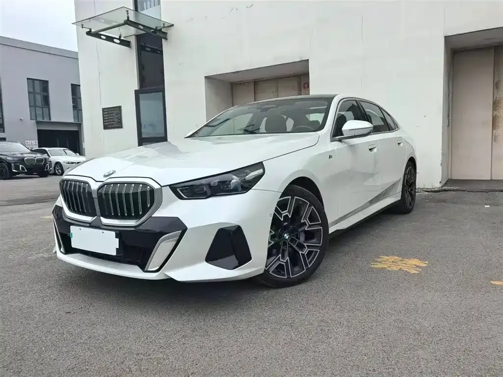 BMW 5 Series — фото 1