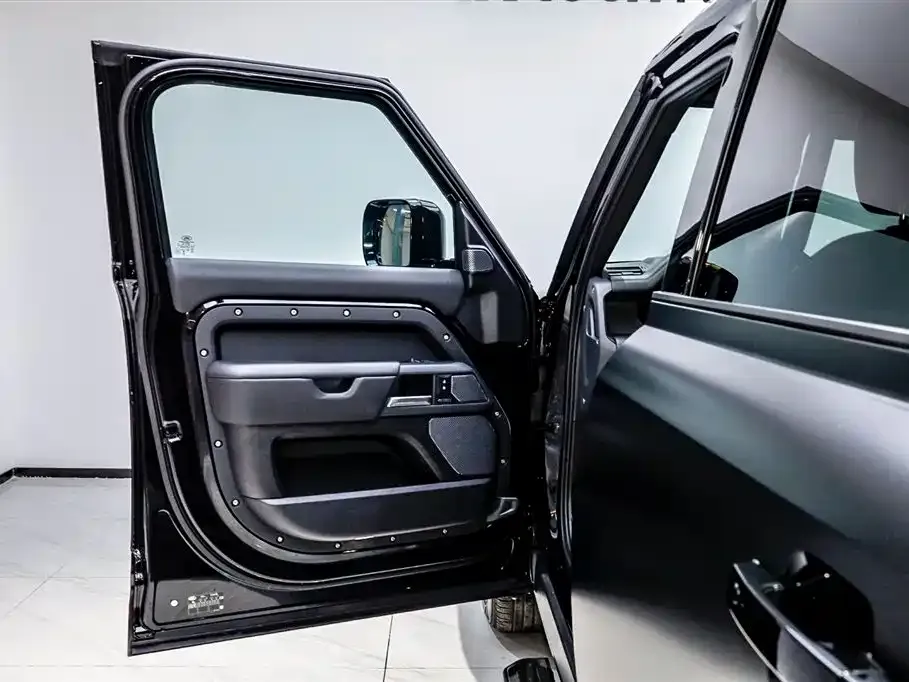 Land Rover Defender — фото 10