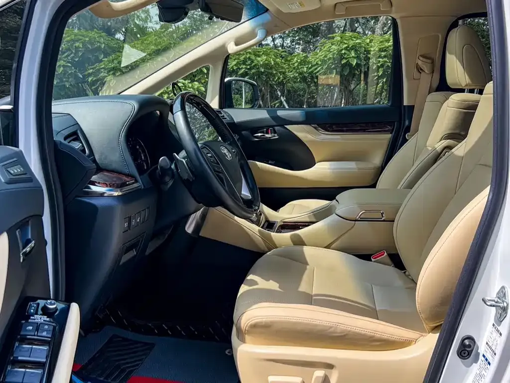 Toyota Alphard — фото 7