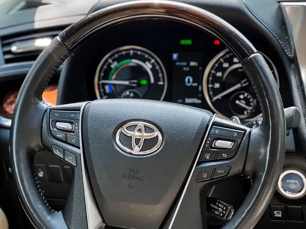 Toyota Alphard — фото 6
