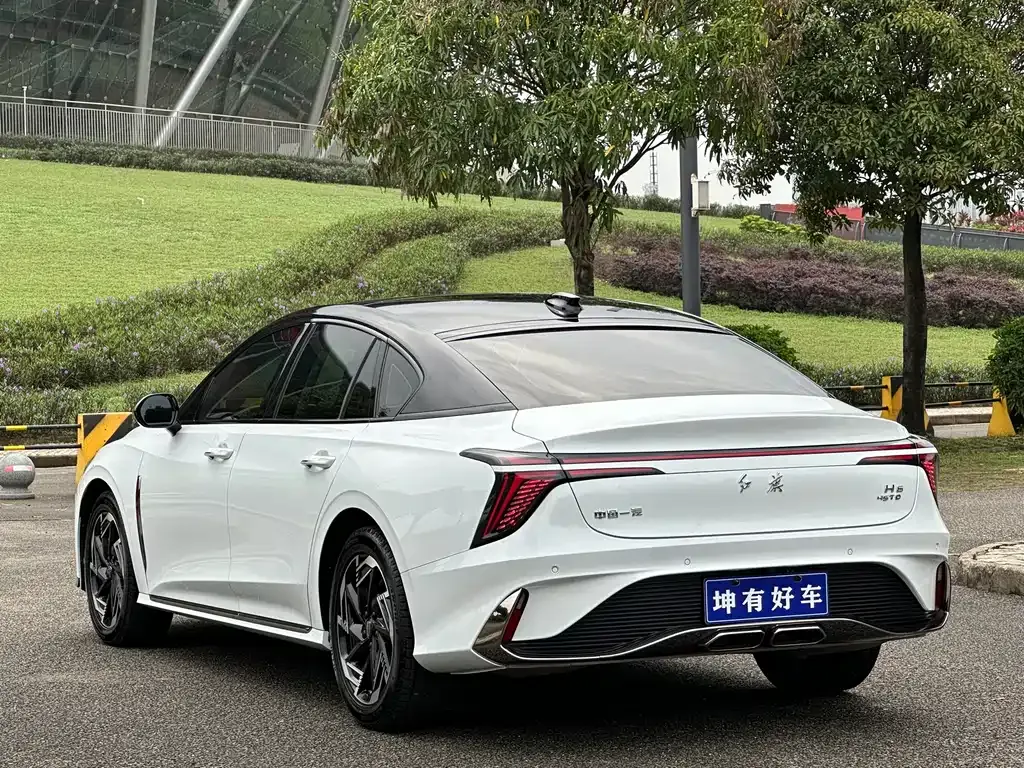 Hongqi H6 — фото 10