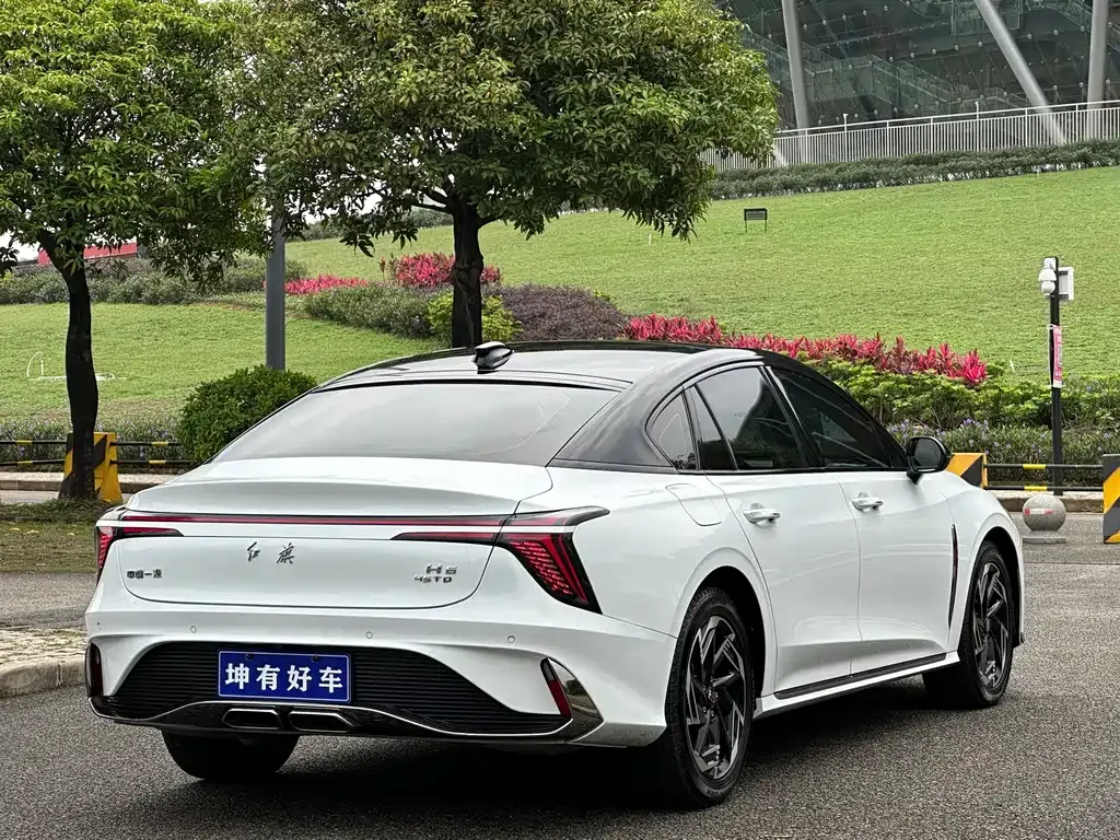 Hongqi H6 — фото 6