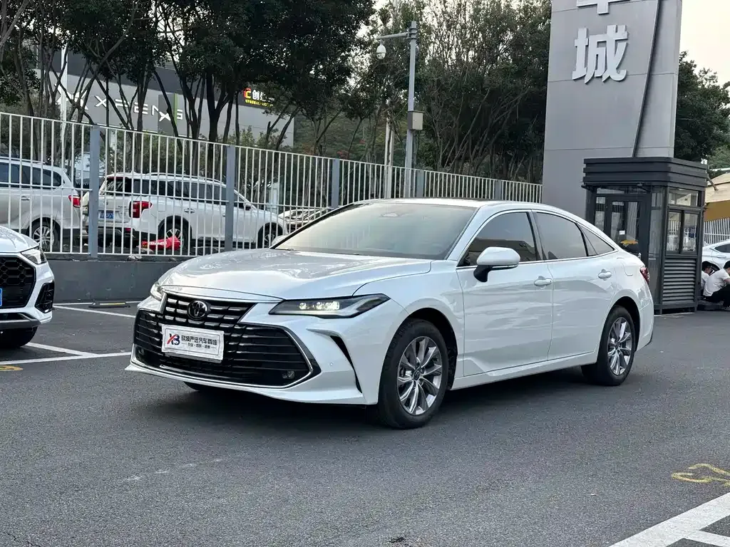 Toyota Avalon — фото 1