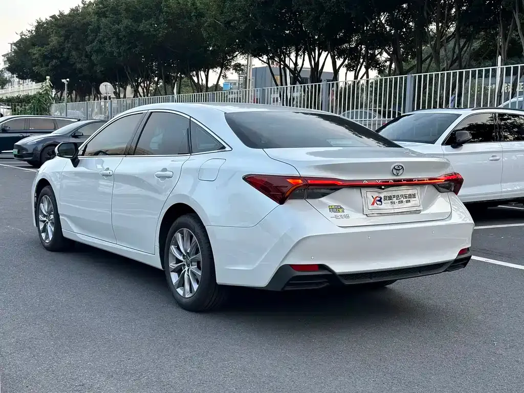 Toyota Avalon — фото 9