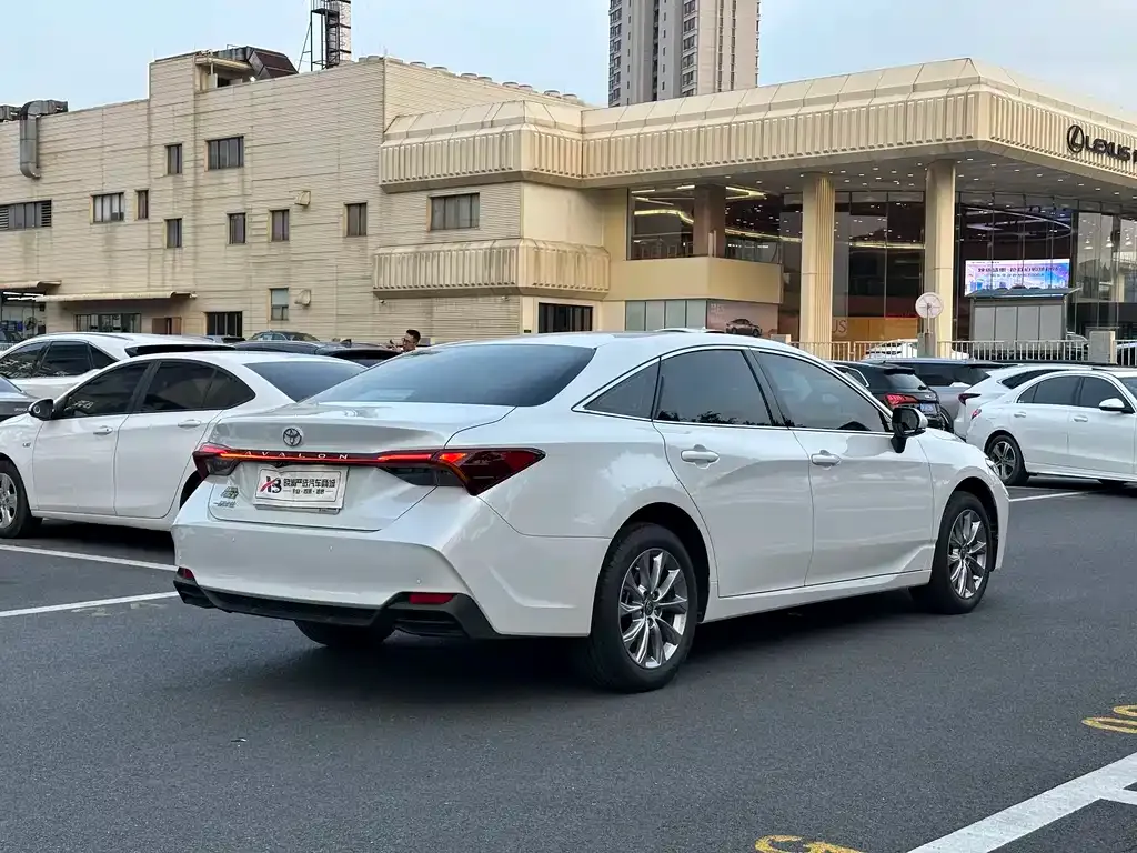 Toyota Avalon — фото 4