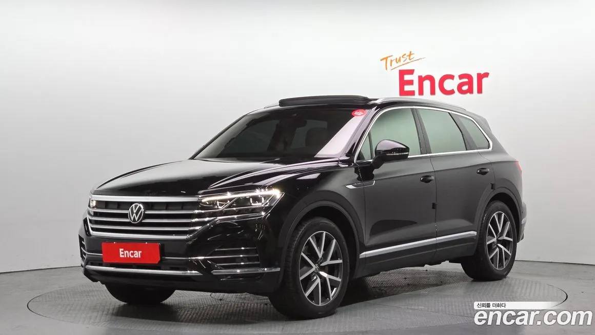 Volkswagen Touareg — фото 1