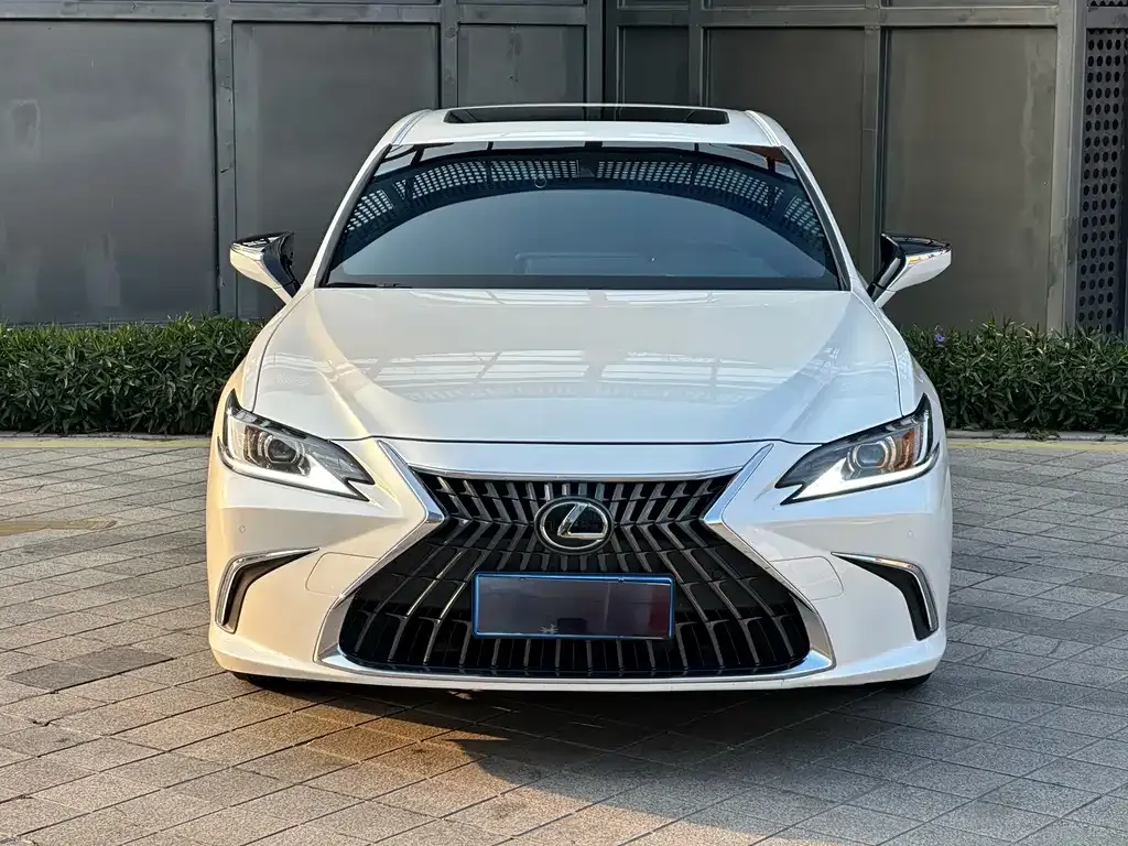Lexus ES — фото 6