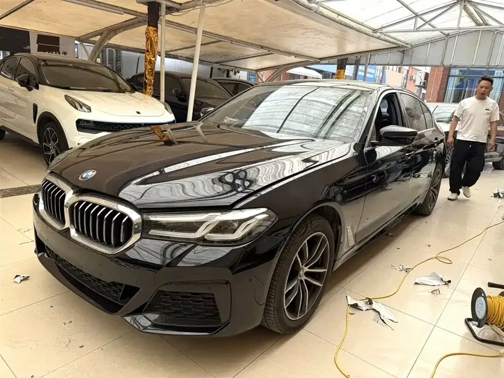BMW 5 Series — фото 1