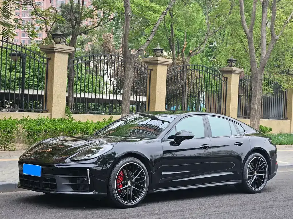 Porsche Panamera — фото 1