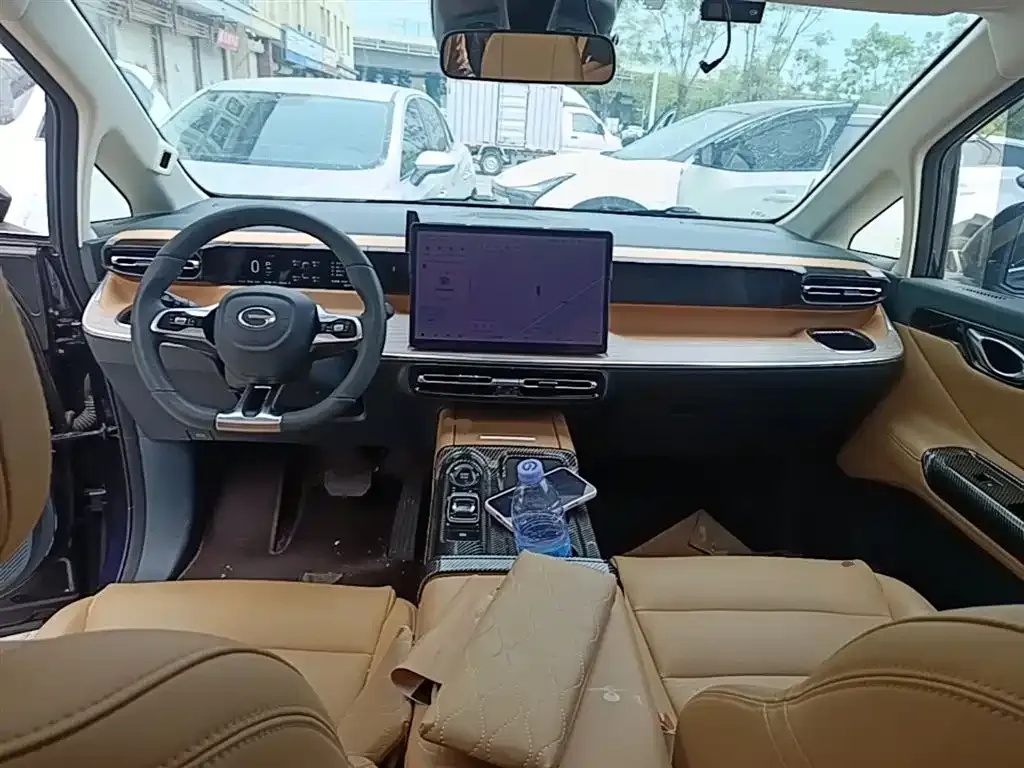 GAC Motor E8 Hybrid — фото 5