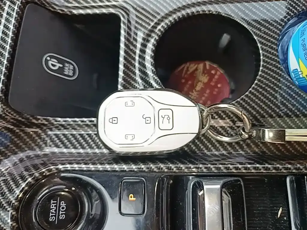 GAC Motor E8 Hybrid — фото 10