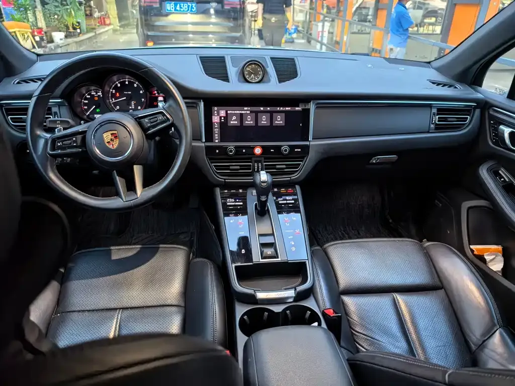 Porsche Macan — фото 10