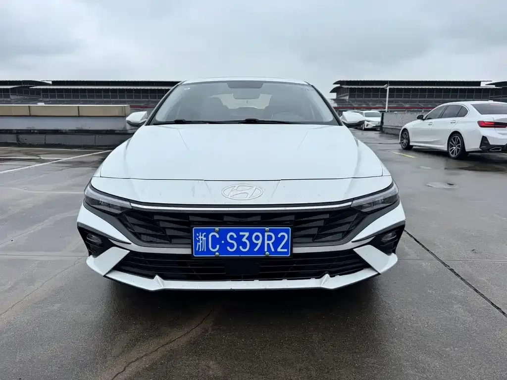 Hyundai Elantra — фото 3