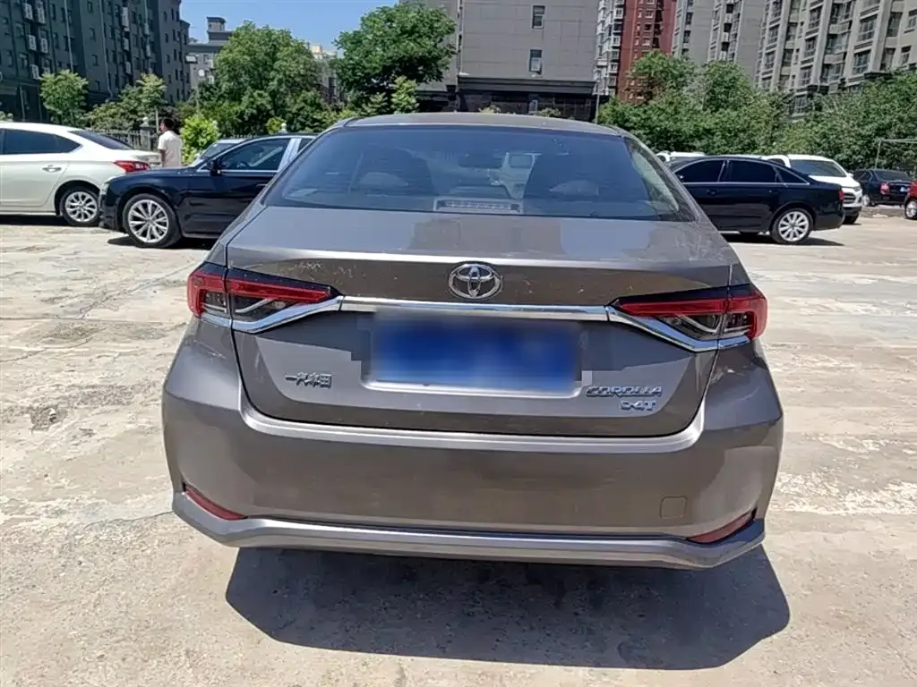 Toyota Corolla — фото 5