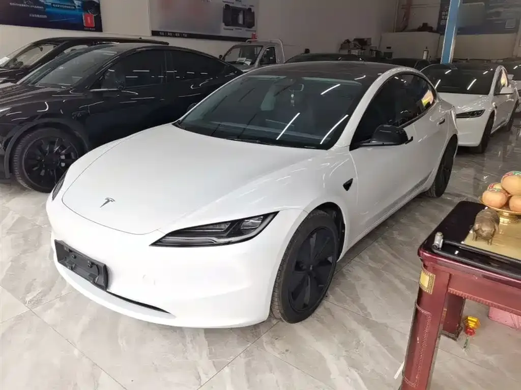 Tesla Model 3 — фото 1