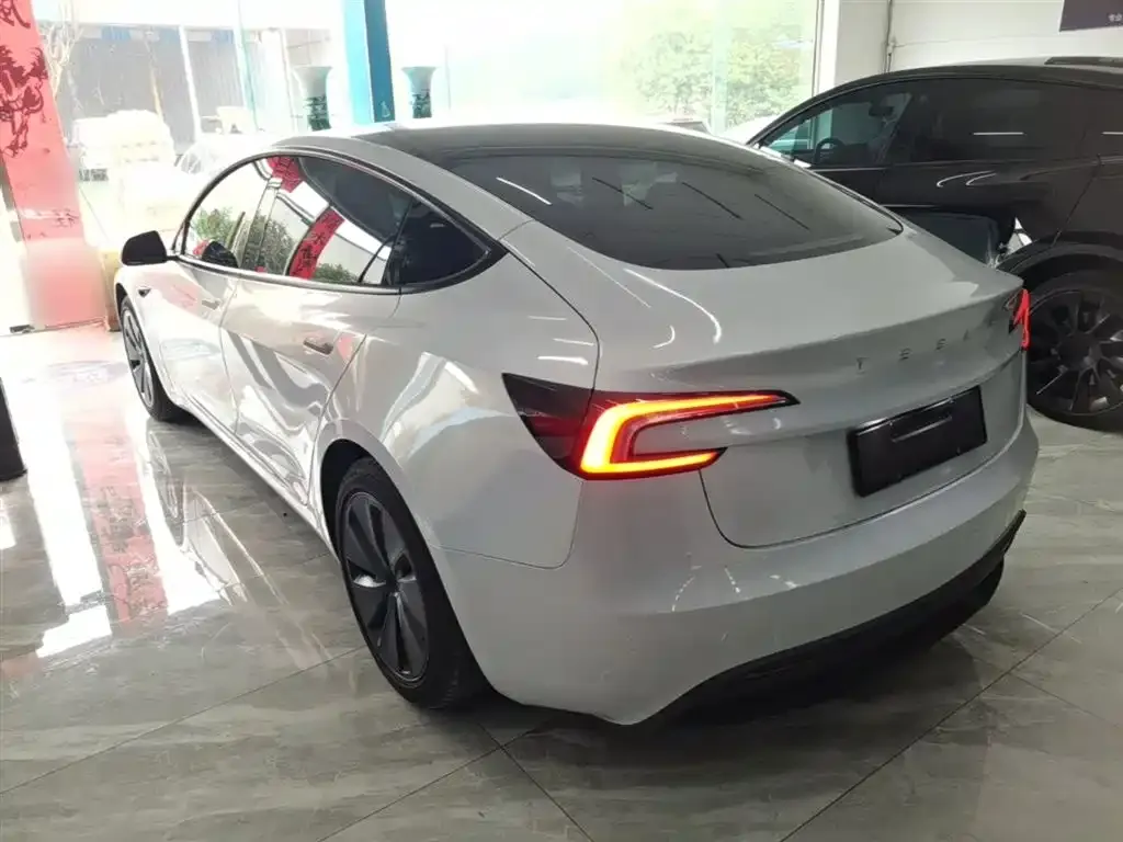 Tesla Model 3 — фото 6