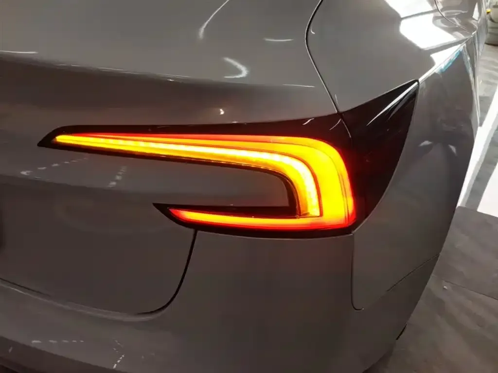 Tesla Model 3 — фото 5