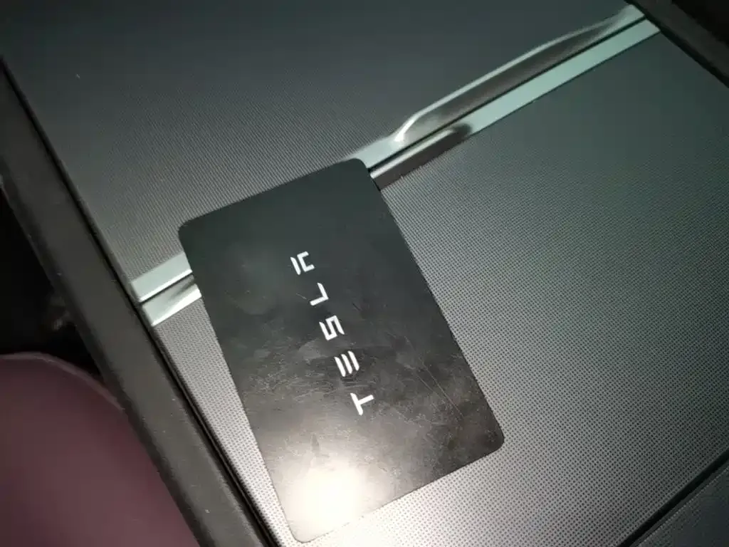 Tesla Model 3 — фото 7
