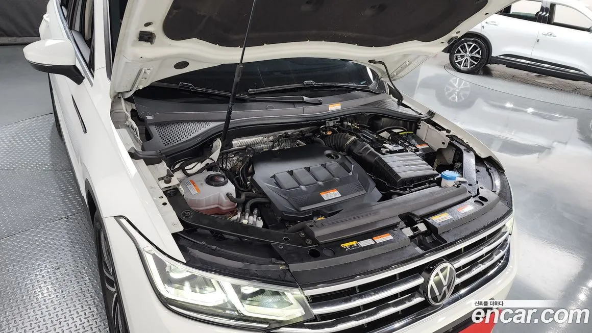 Volkswagen Tiguan — фото 8