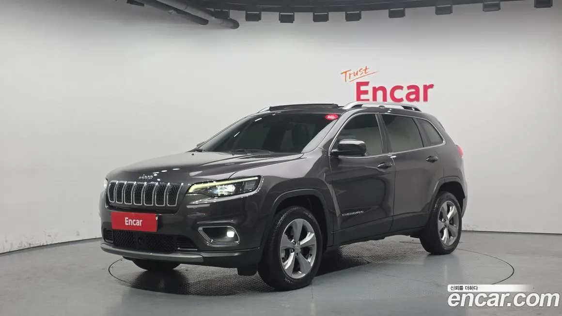 Jeep Cherokee — фото 1