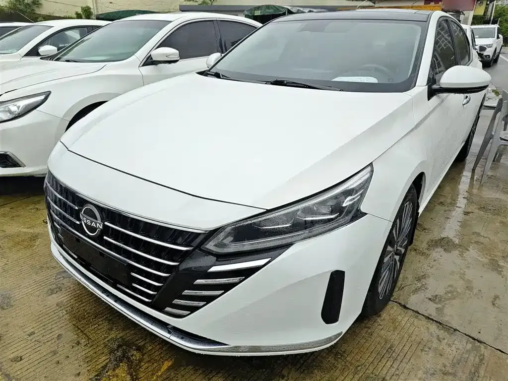 Nissan Teana — фото 1