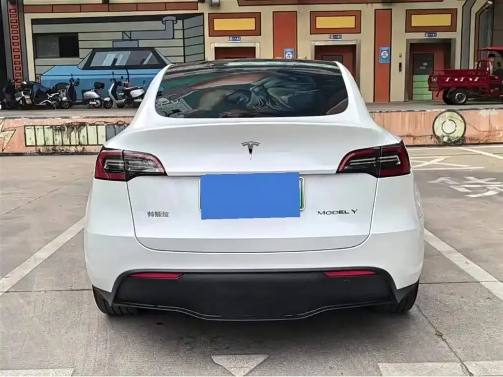 Tesla Model Y — фото 6