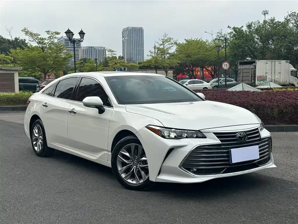 Toyota Avalon — фото 2