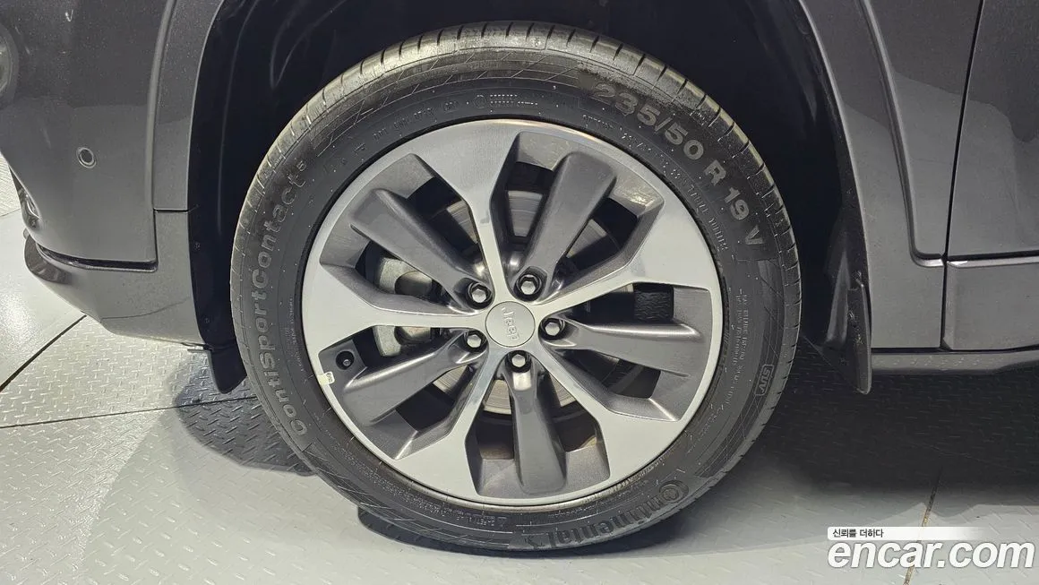 Jeep Cherokee — фото 6