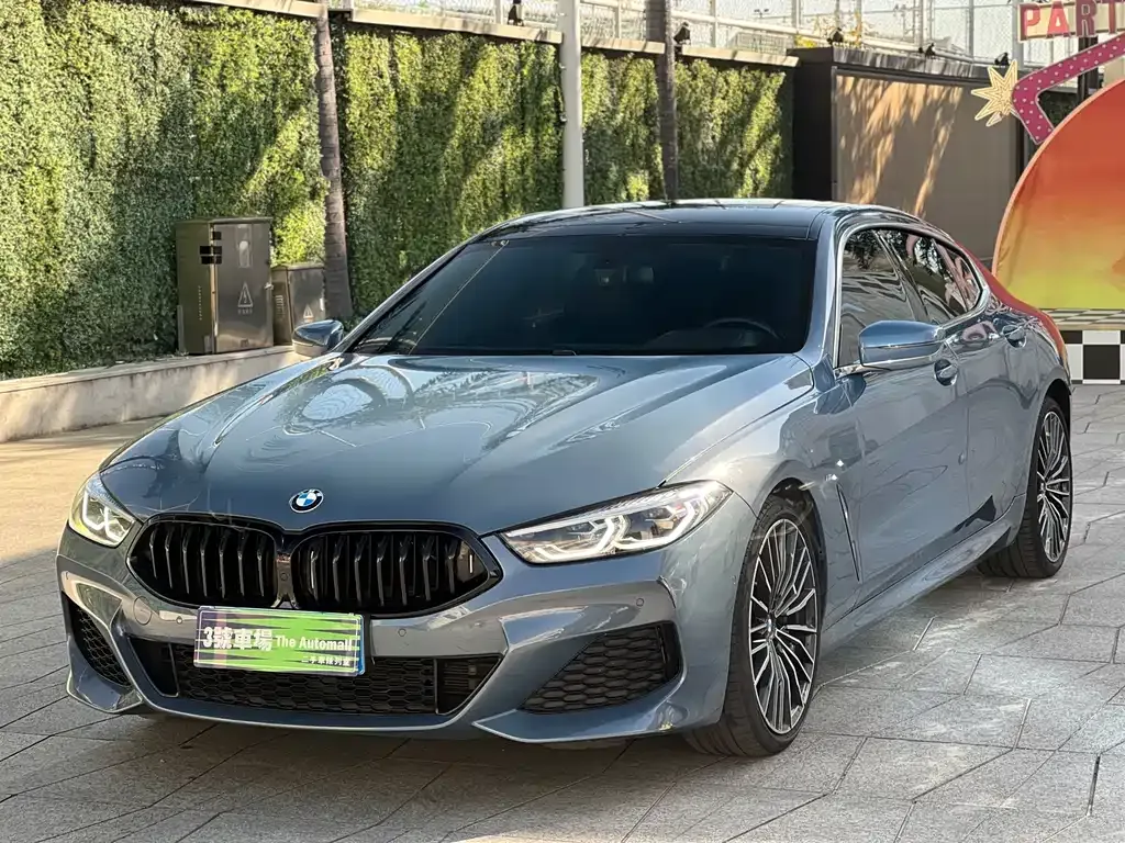 BMW 8 Series — фото 1