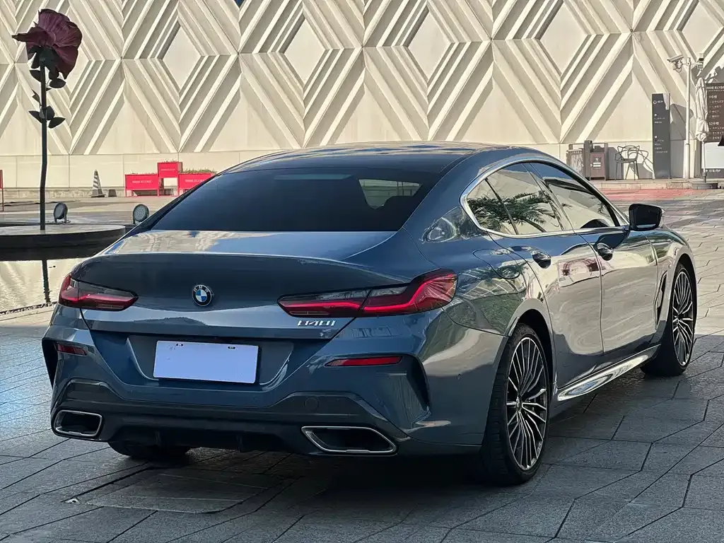 BMW 8 Series — фото 3