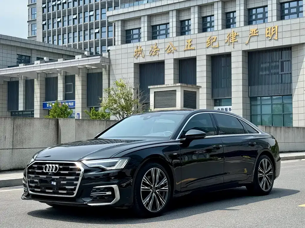 Audi A6L — фото 1