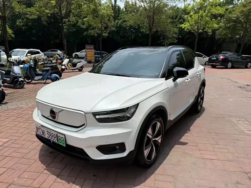 Volvo XC40 NEV — фото 4