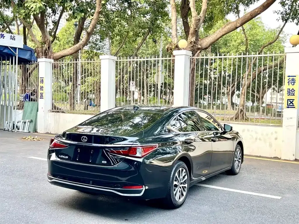 Lexus ES — фото 6