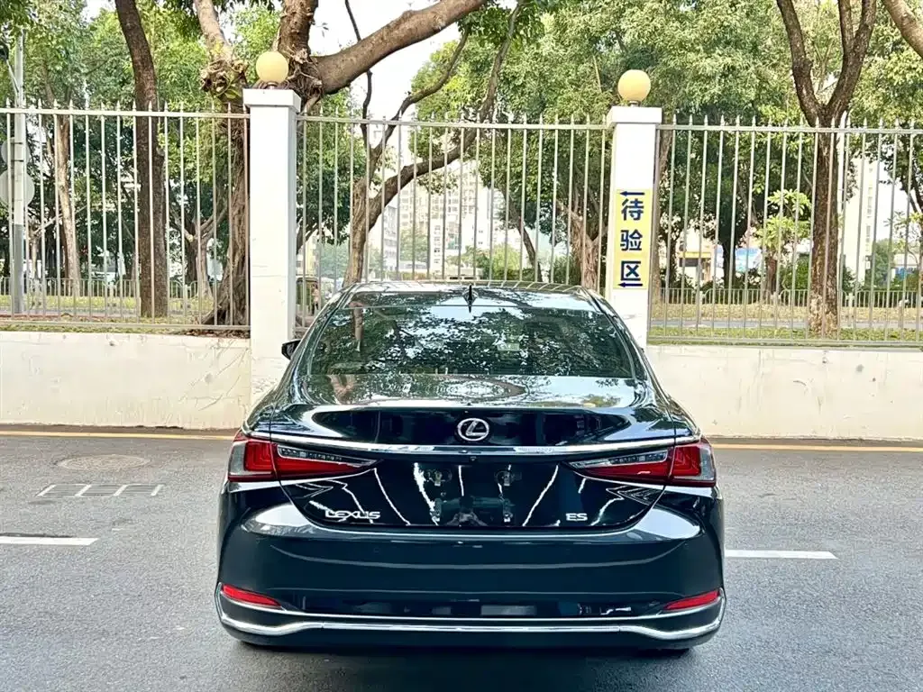 Lexus ES — фото 9