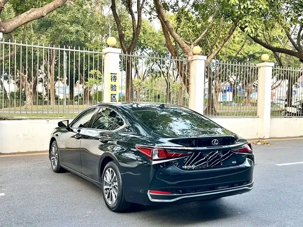 Lexus ES — фото 7