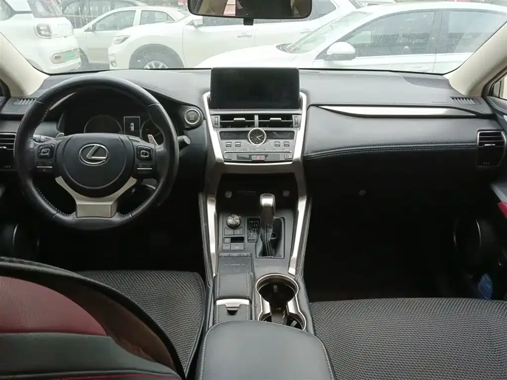 Lexus NX — фото 3