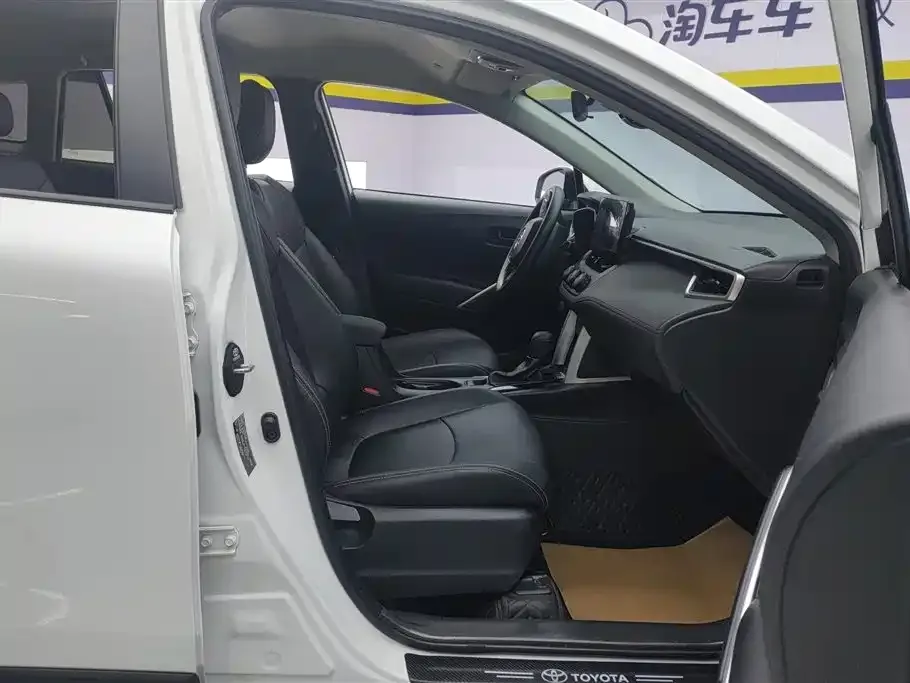 Toyota Corolla Cross — фото 3