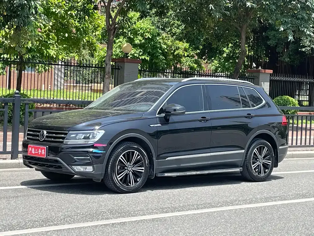 Volkswagen Tiguan L — фото 1