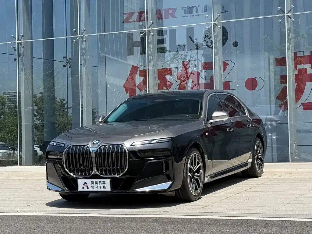 BMW 7 Series — фото 1