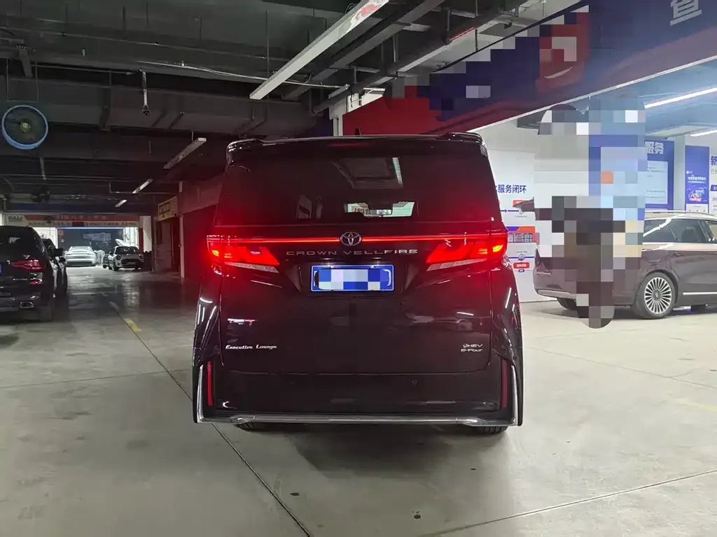 Toyota Vellfire — фото 6