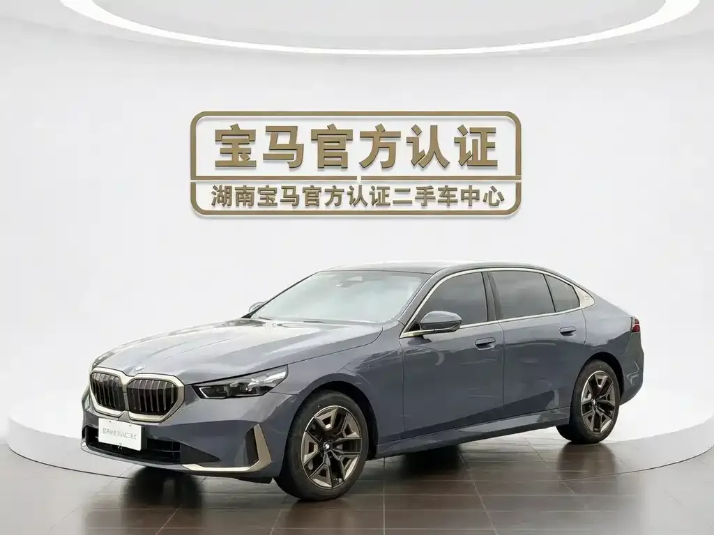 BMW 5 Series — фото 1